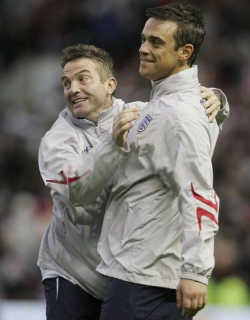 Bradley Walsh & Robbie Williams - Soccer Aid